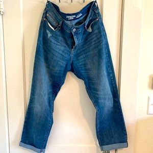 Mid-rise cuffed/crop blue Levi jeans; size 16